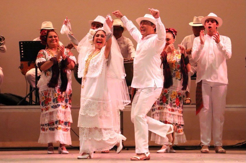 “Renacer Mestizo” celebró el orgullo cultural de Yucatán.