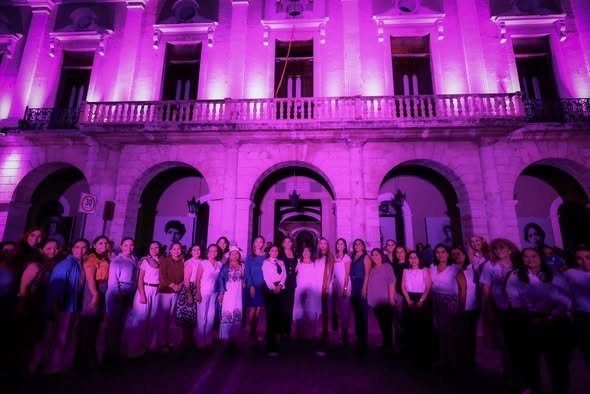 Palacio de Gobierno se ilumina por el 8M