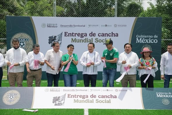 Tecoh estrena nueva cancha de fútbol 5